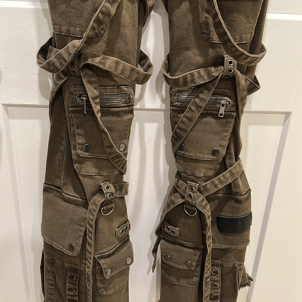 Darker Wavs SWITCH STRAPPY CARGO PANTS - GREEN - Picture 2 of 4